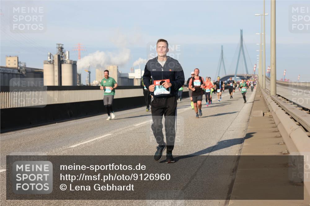 03.10.2025 - Köhlbrandbrückenlauf Lena Gebhardt http://msf.ph/oto/9126960 03.10.2025 09:46:48 Position 2 1216 meine-sportfotos.de