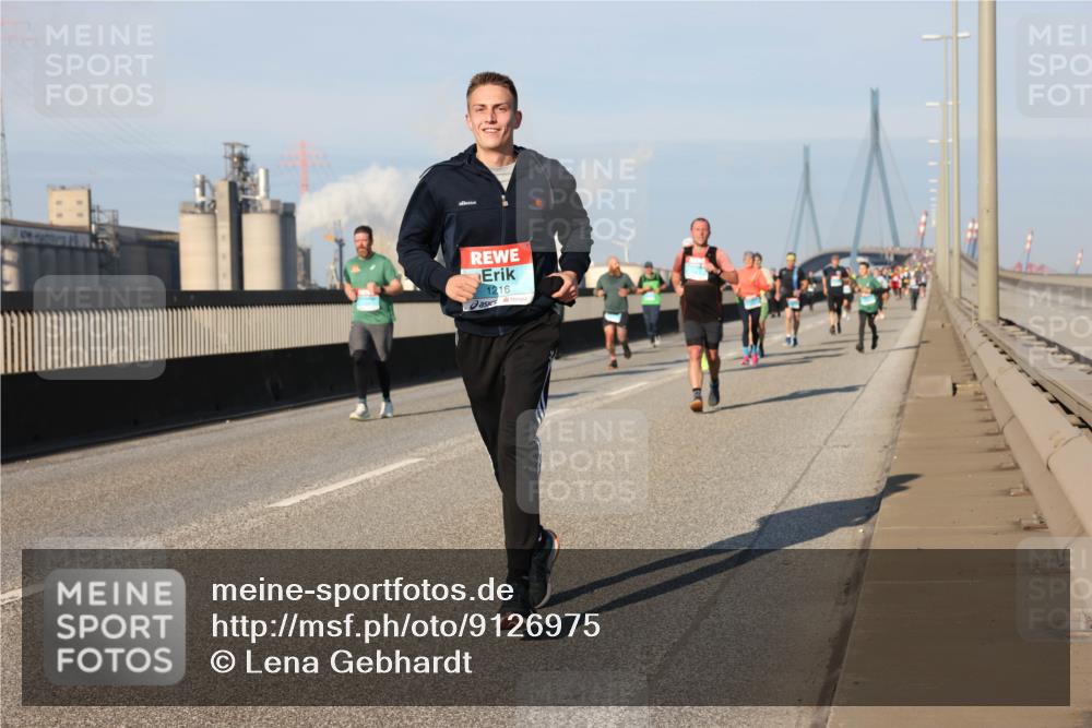 03.10.2025 - Köhlbrandbrückenlauf Lena Gebhardt http://msf.ph/oto/9126975 03.10.2025 09:46:49 Position 2 1216 meine-sportfotos.de