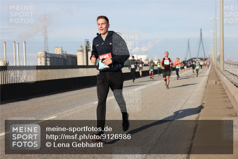 03.10.2025 - Köhlbrandbrückenlauf Lena Gebhardt http://msf.ph/oto/9126986 03.10.2025 09:46:49 Position 2  meine-sportfotos.de