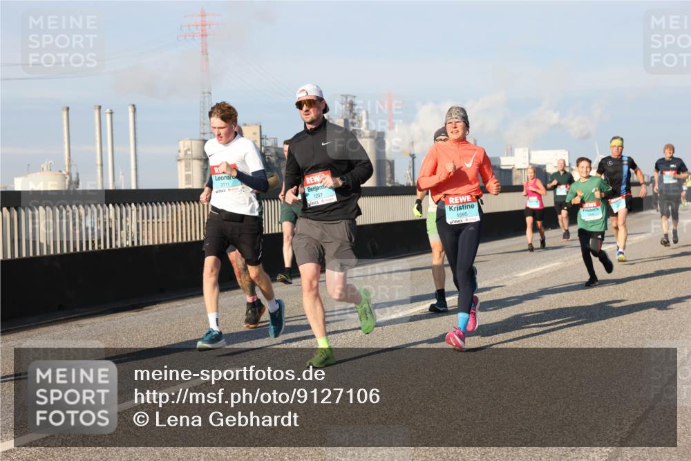 03.10.2025 - Köhlbrandbrückenlauf Lena Gebhardt http://msf.ph/oto/9127106 03.10.2025 09:46:55 Position 2 3111, 1207, 1595 meine-sportfotos.de