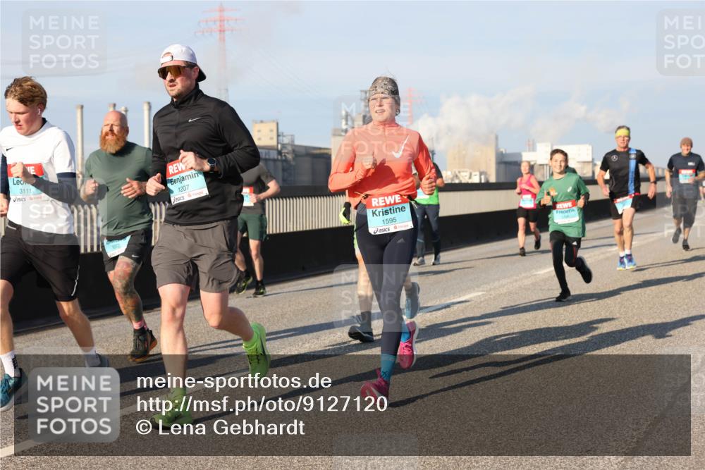 03.10.2025 - Köhlbrandbrückenlauf Lena Gebhardt http://msf.ph/oto/9127120 03.10.2025 09:46:56 Position 2 3111, 1207, 1595 meine-sportfotos.de