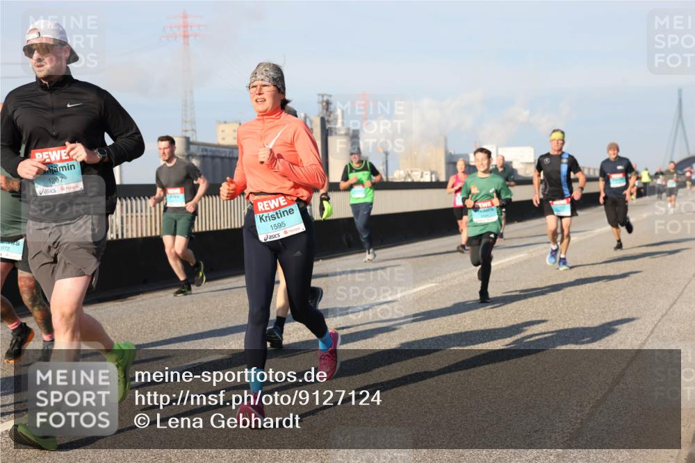 03.10.2025 - Köhlbrandbrückenlauf Lena Gebhardt http://msf.ph/oto/9127124 03.10.2025 09:46:56 Position 2 072, 1207, 1595 meine-sportfotos.de