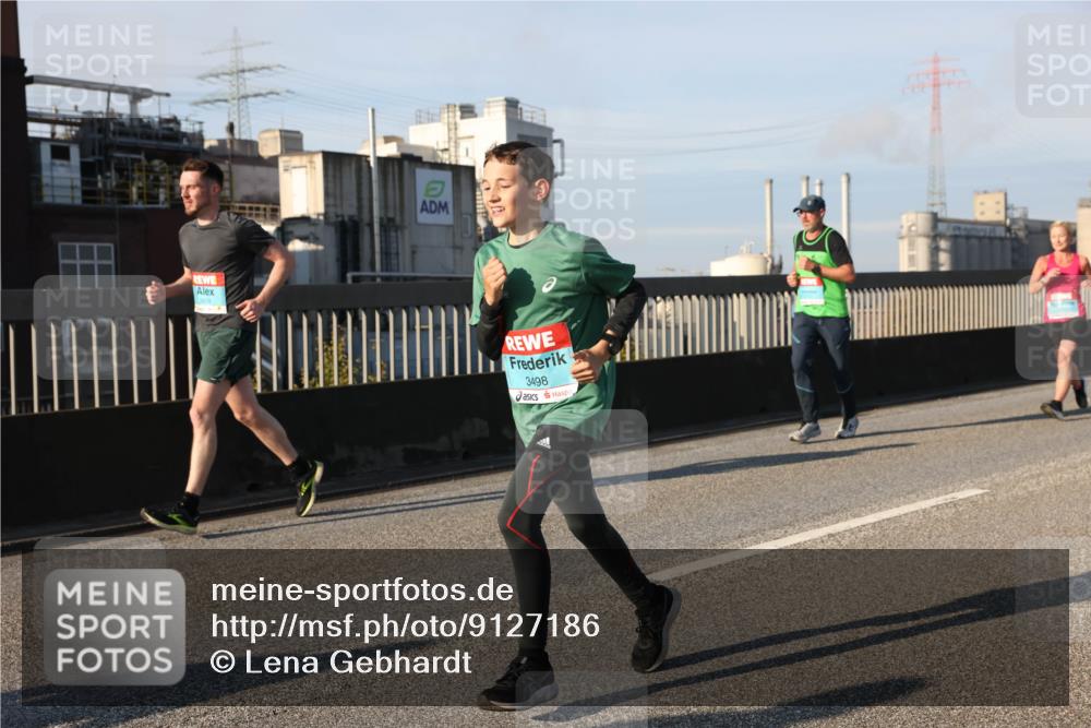 03.10.2025 - Köhlbrandbrückenlauf Lena Gebhardt http://msf.ph/oto/9127186 03.10.2025 09:46:59 Position 2 3498 meine-sportfotos.de