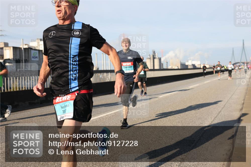 03.10.2025 - Köhlbrandbrückenlauf Lena Gebhardt http://msf.ph/oto/9127228 03.10.2025 09:47:00 Position 2 382, 3139 meine-sportfotos.de