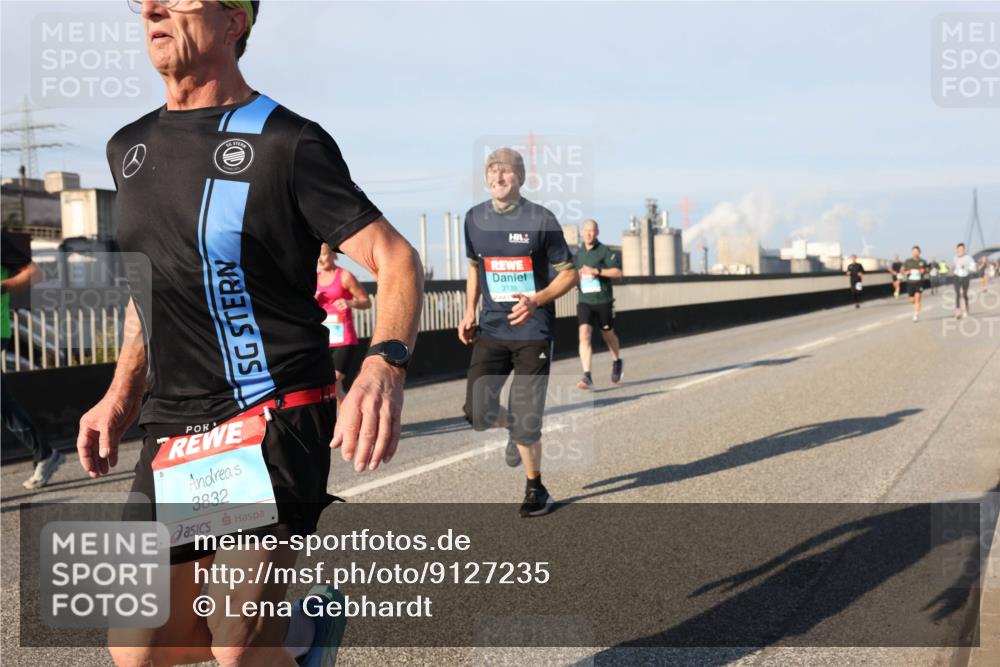 03.10.2025 - Köhlbrandbrückenlauf Lena Gebhardt http://msf.ph/oto/9127235 03.10.2025 09:47:00 Position 2 3832, 3139 meine-sportfotos.de