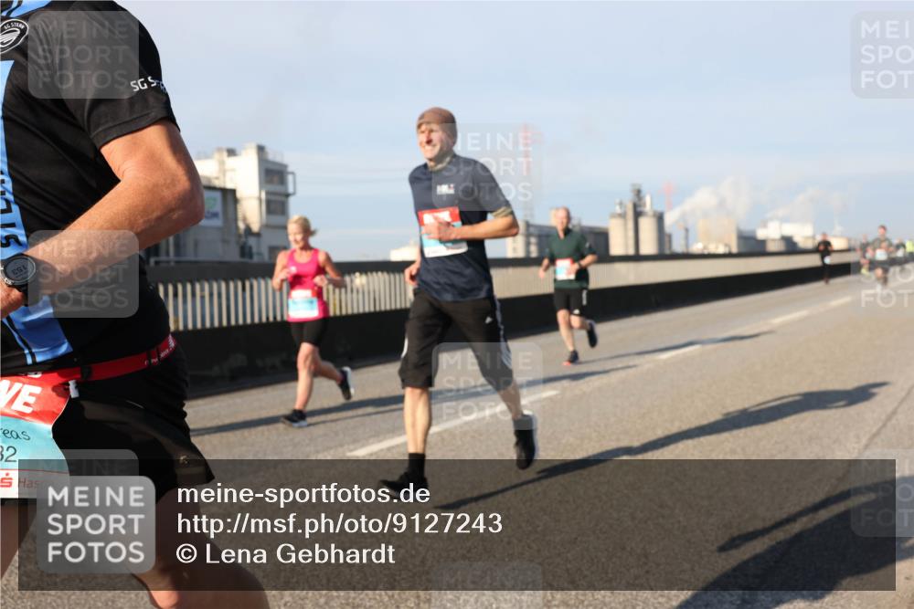 03.10.2025 - Köhlbrandbrückenlauf Lena Gebhardt http://msf.ph/oto/9127243 03.10.2025 09:47:00 Position 2 32 meine-sportfotos.de