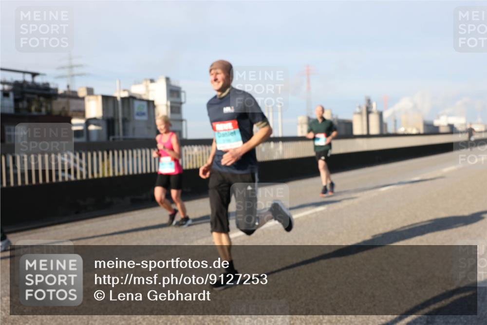 03.10.2025 - Köhlbrandbrückenlauf Lena Gebhardt http://msf.ph/oto/9127253 03.10.2025 09:47:01 Position 2  meine-sportfotos.de