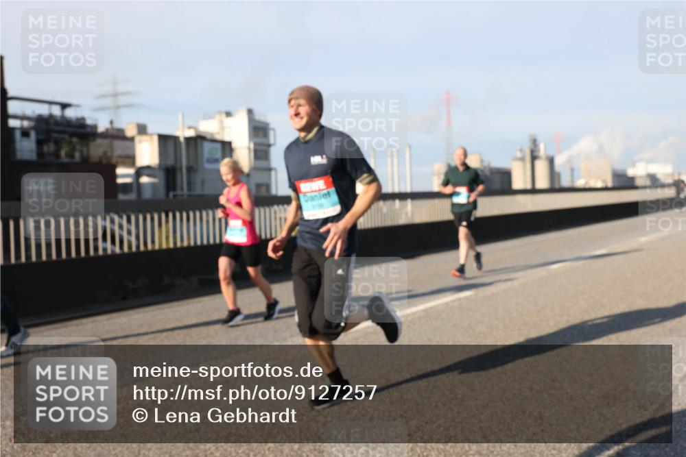 03.10.2025 - Köhlbrandbrückenlauf Lena Gebhardt http://msf.ph/oto/9127257 03.10.2025 09:47:01 Position 2  meine-sportfotos.de