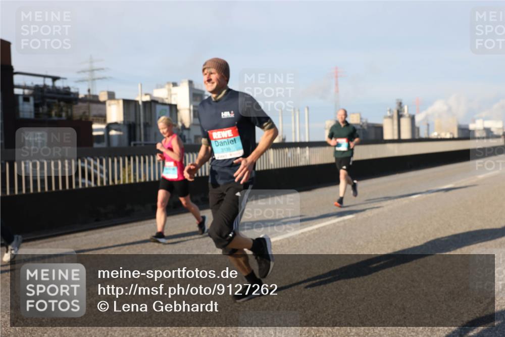 03.10.2025 - Köhlbrandbrückenlauf Lena Gebhardt http://msf.ph/oto/9127262 03.10.2025 09:47:01 Position 2  meine-sportfotos.de