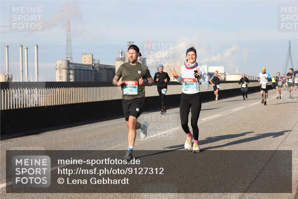 03.10.2025 - Köhlbrandbrückenlauf Lena Gebhardt http://msf.ph/oto/9127312 03.10.2025 09:47:05 Position 2 1088, 3227 meine-sportfotos.de