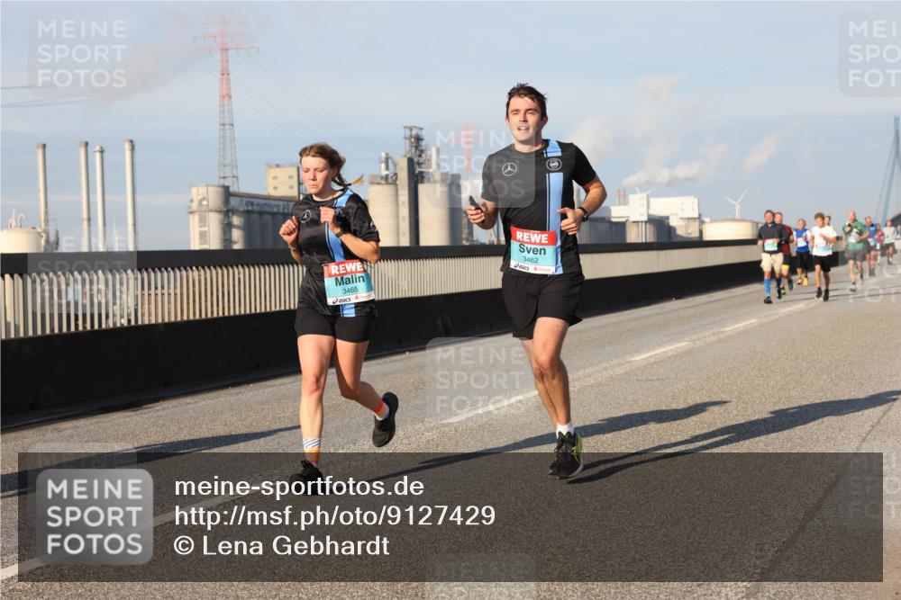 03.10.2025 - Köhlbrandbrückenlauf Lena Gebhardt http://msf.ph/oto/9127429 03.10.2025 09:47:14 Position 2 3465, 3462 meine-sportfotos.de