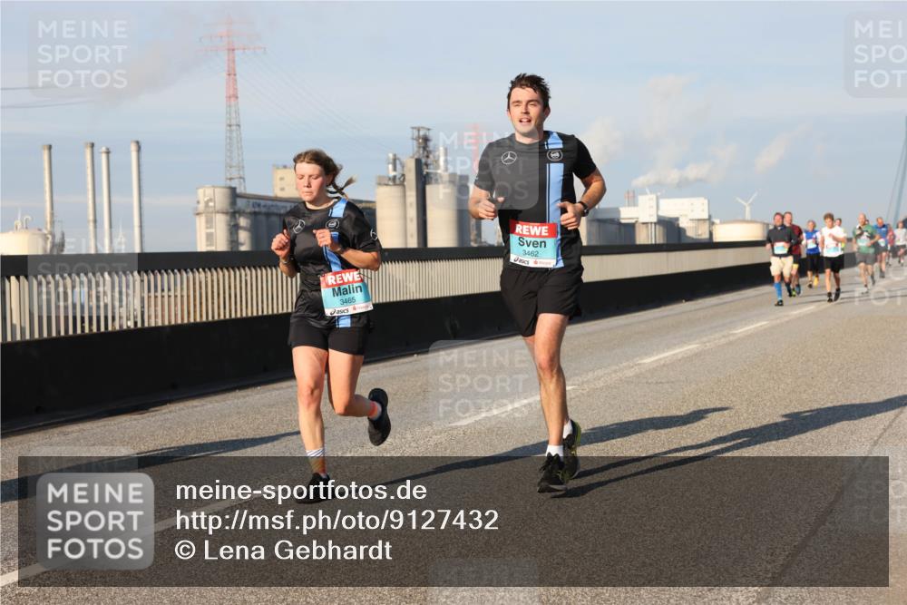 03.10.2025 - Köhlbrandbrückenlauf Lena Gebhardt http://msf.ph/oto/9127432 03.10.2025 09:47:14 Position 2 3465, 3462 meine-sportfotos.de