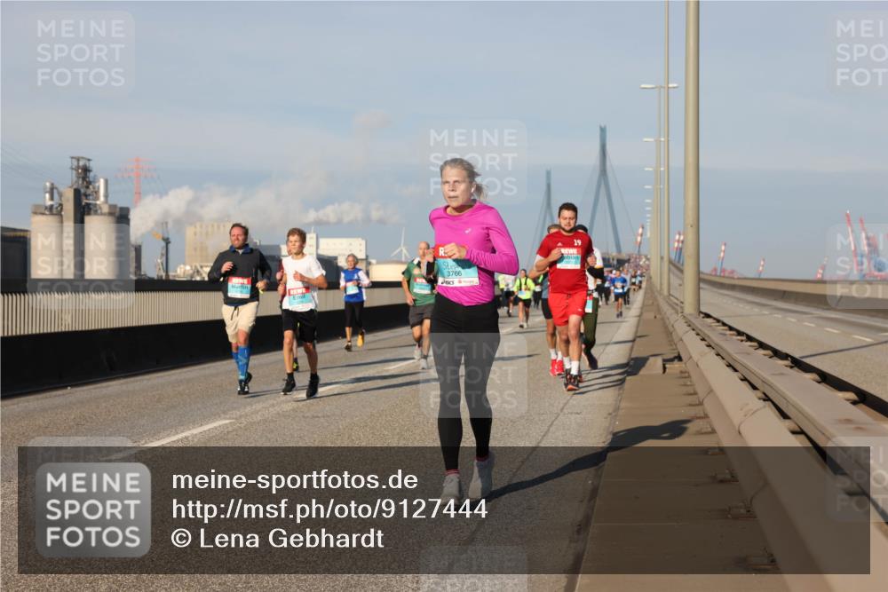 03.10.2025 - Köhlbrandbrückenlauf Lena Gebhardt http://msf.ph/oto/9127444 03.10.2025 09:47:19 Position 2 3766, 19 meine-sportfotos.de
