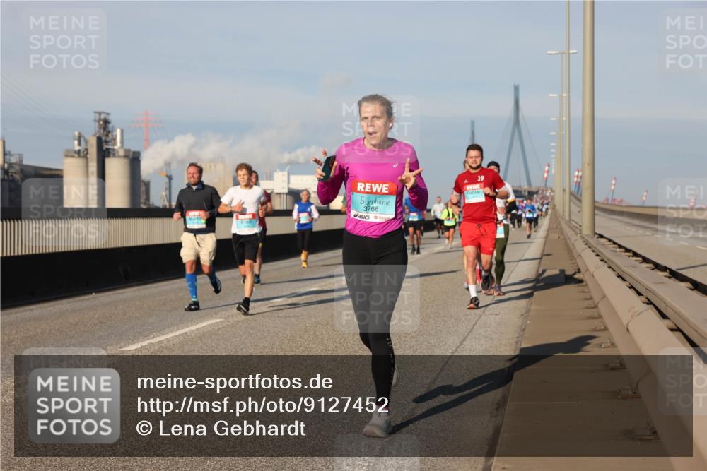 03.10.2025 - Köhlbrandbrückenlauf Lena Gebhardt http://msf.ph/oto/9127452 03.10.2025 09:47:19 Position 2 3766, 19 meine-sportfotos.de