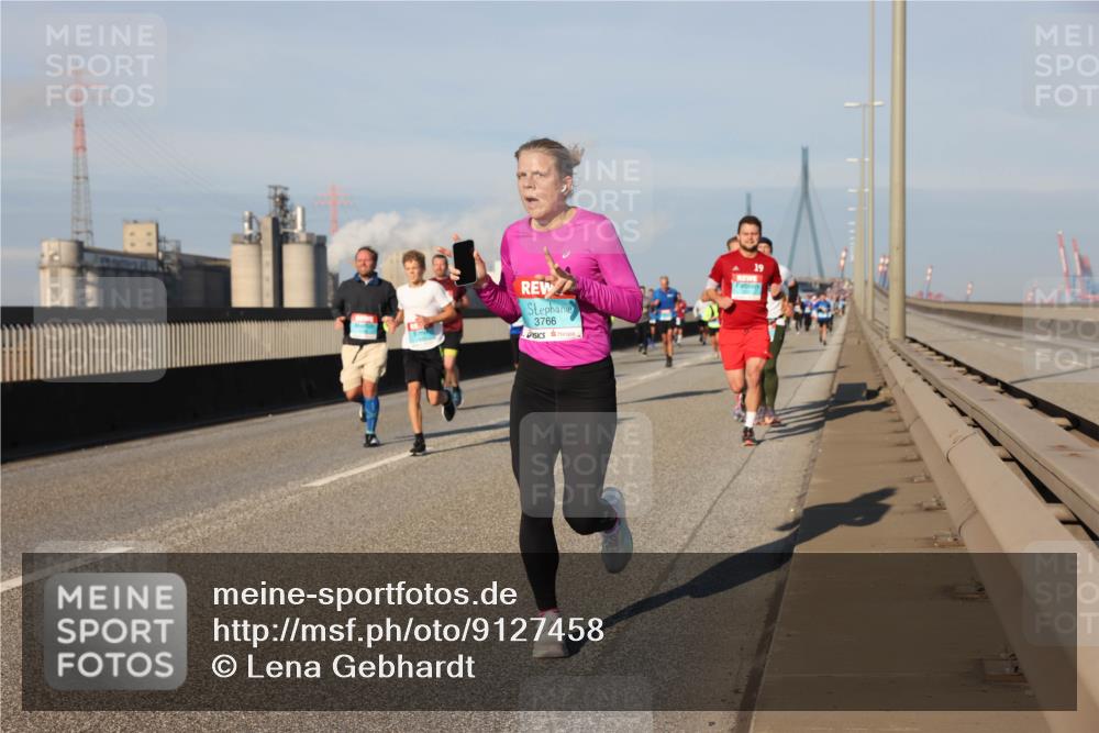 03.10.2025 - Köhlbrandbrückenlauf Lena Gebhardt http://msf.ph/oto/9127458 03.10.2025 09:47:20 Position 2 3766 meine-sportfotos.de