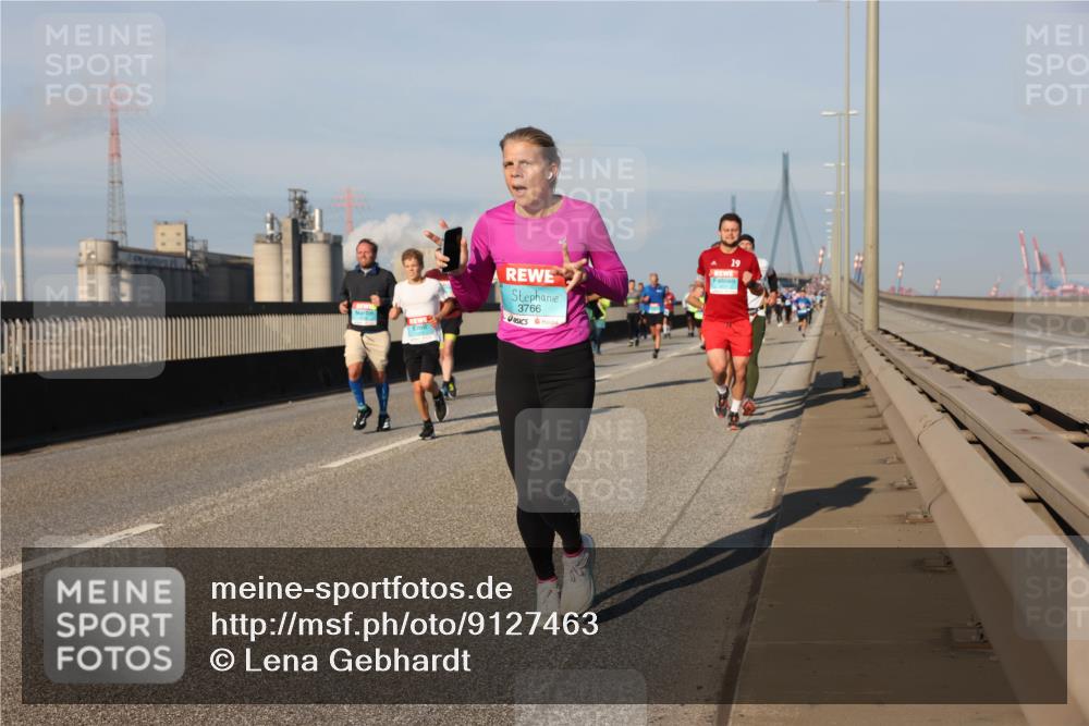 03.10.2025 - Köhlbrandbrückenlauf Lena Gebhardt http://msf.ph/oto/9127463 03.10.2025 09:47:20 Position 2 3766, 19 meine-sportfotos.de