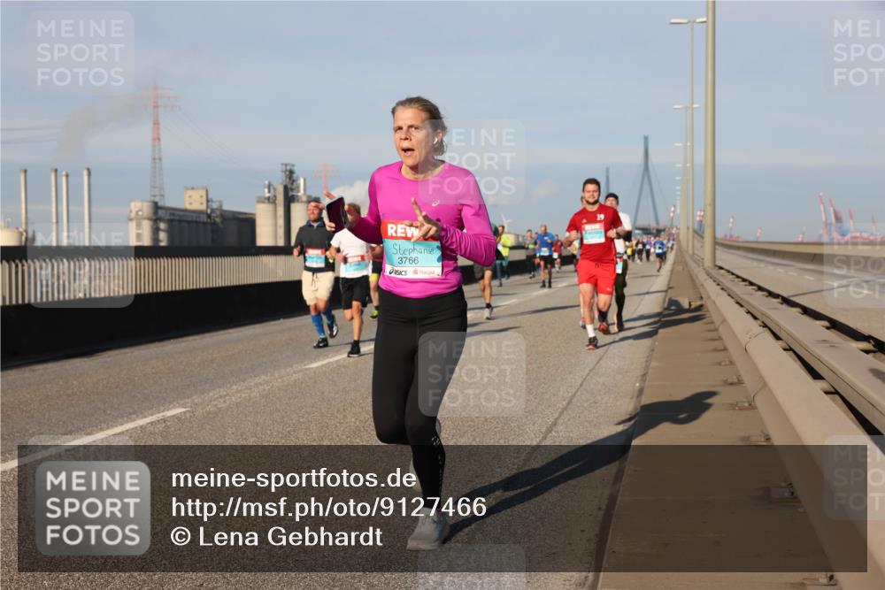 03.10.2025 - Köhlbrandbrückenlauf Lena Gebhardt http://msf.ph/oto/9127466 03.10.2025 09:47:20 Position 2 3766 meine-sportfotos.de