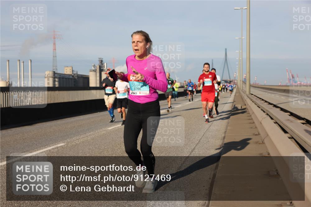 03.10.2025 - Köhlbrandbrückenlauf Lena Gebhardt http://msf.ph/oto/9127469 03.10.2025 09:47:20 Position 2 3766, 19 meine-sportfotos.de