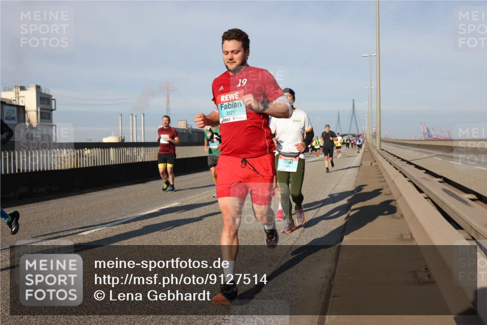 03.10.2025 - Köhlbrandbrückenlauf Lena Gebhardt http://msf.ph/oto/9127514 03.10.2025 09:47:23 Position 2 19, 3521 meine-sportfotos.de