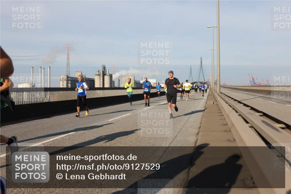 03.10.2025 - Köhlbrandbrückenlauf Lena Gebhardt http://msf.ph/oto/9127529 03.10.2025 09:47:24 Position 2  meine-sportfotos.de