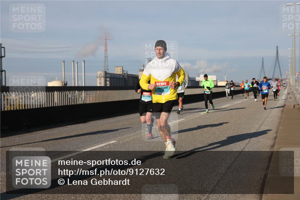 03.10.2025 - Köhlbrandbrückenlauf Lena Gebhardt http://msf.ph/oto/9127632 03.10.2025 09:47:30 Position 2 1353, 1702 meine-sportfotos.de