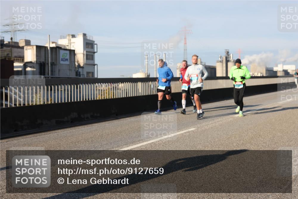 03.10.2025 - Köhlbrandbrückenlauf Lena Gebhardt http://msf.ph/oto/9127659 03.10.2025 09:47:32 Position 2  meine-sportfotos.de