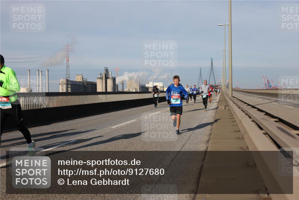 03.10.2025 - Köhlbrandbrückenlauf Lena Gebhardt http://msf.ph/oto/9127680 03.10.2025 09:47:34 Position 2 1091 meine-sportfotos.de