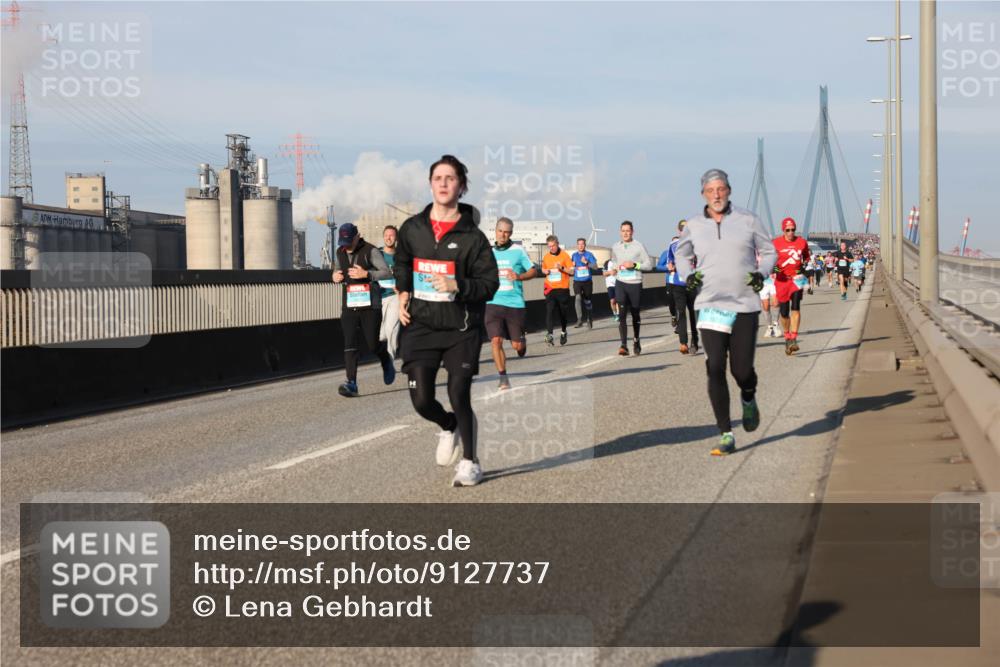 03.10.2025 - Köhlbrandbrückenlauf Lena Gebhardt http://msf.ph/oto/9127737 03.10.2025 09:47:36 Position 2  meine-sportfotos.de