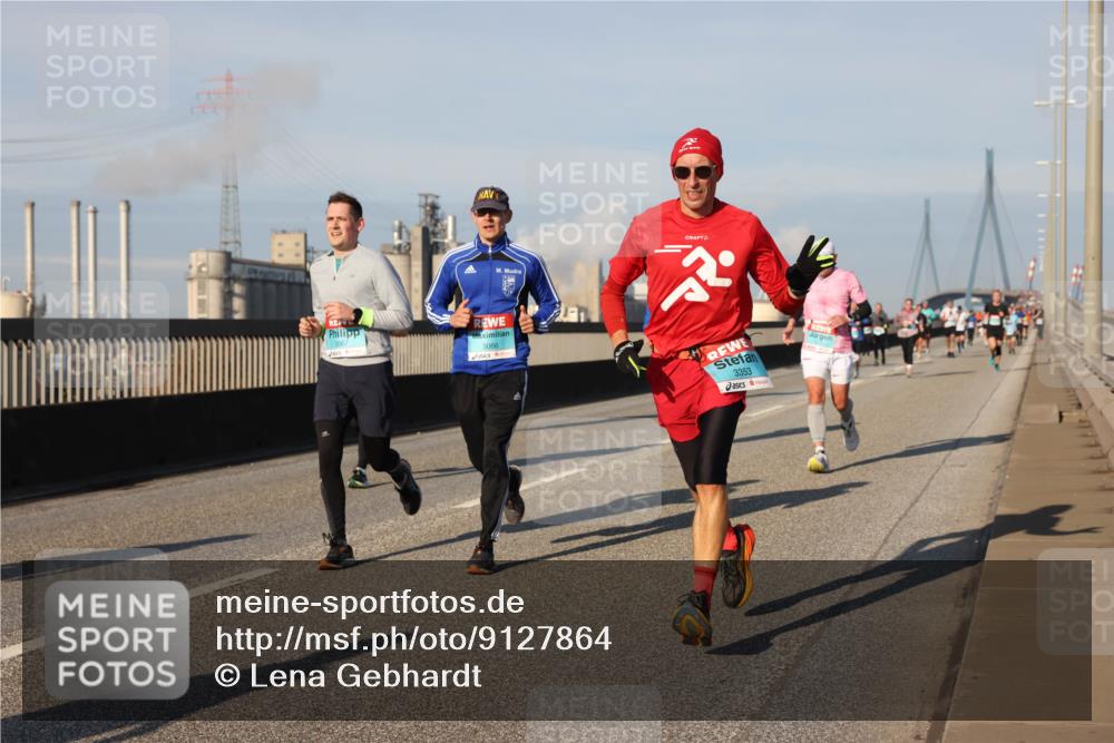 03.10.2025 - Köhlbrandbrückenlauf Lena Gebhardt http://msf.ph/oto/9127864 03.10.2025 09:47:42 Position 2 3067, 3066, 3353 meine-sportfotos.de