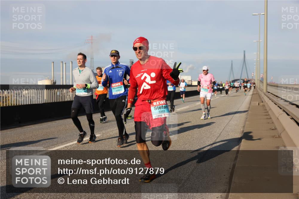 03.10.2025 - Köhlbrandbrückenlauf Lena Gebhardt http://msf.ph/oto/9127879 03.10.2025 09:47:42 Position 2 3066, 3353 meine-sportfotos.de