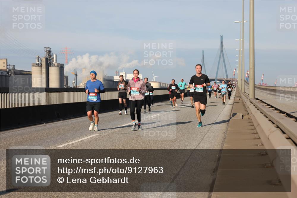 03.10.2025 - Köhlbrandbrückenlauf Lena Gebhardt http://msf.ph/oto/9127963 03.10.2025 09:47:49 Position 2  meine-sportfotos.de