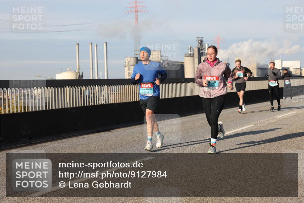 03.10.2025 - Köhlbrandbrückenlauf Lena Gebhardt http://msf.ph/oto/9127984 03.10.2025 09:47:51 Position 2 1864, 2798 meine-sportfotos.de