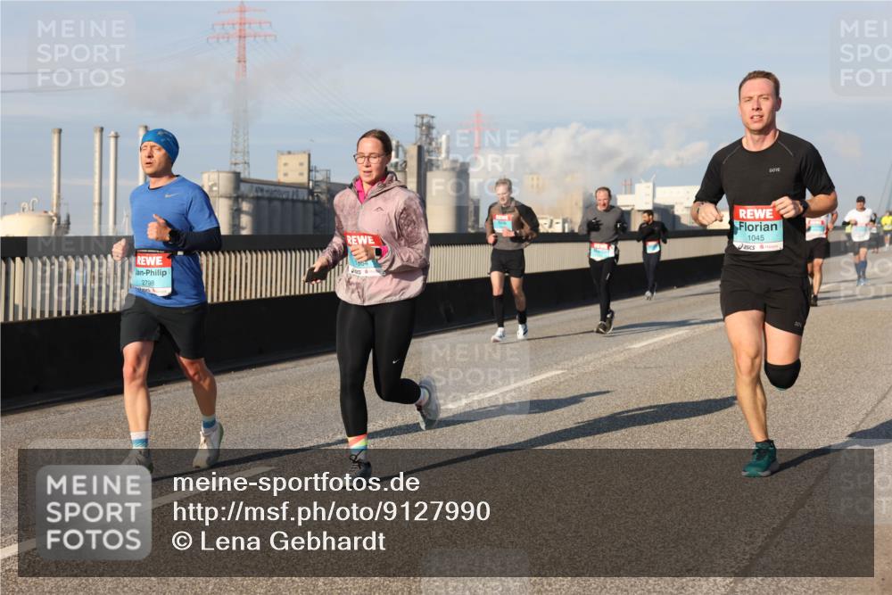 03.10.2025 - Köhlbrandbrückenlauf Lena Gebhardt http://msf.ph/oto/9127990 03.10.2025 09:47:51 Position 2 2798, 1804, 1045 meine-sportfotos.de