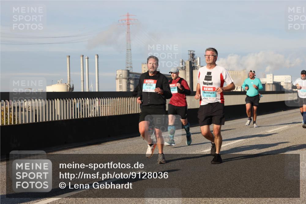 03.10.2025 - Köhlbrandbrückenlauf Lena Gebhardt http://msf.ph/oto/9128036 03.10.2025 09:47:56 Position 2 3235, 1808, 3236 meine-sportfotos.de