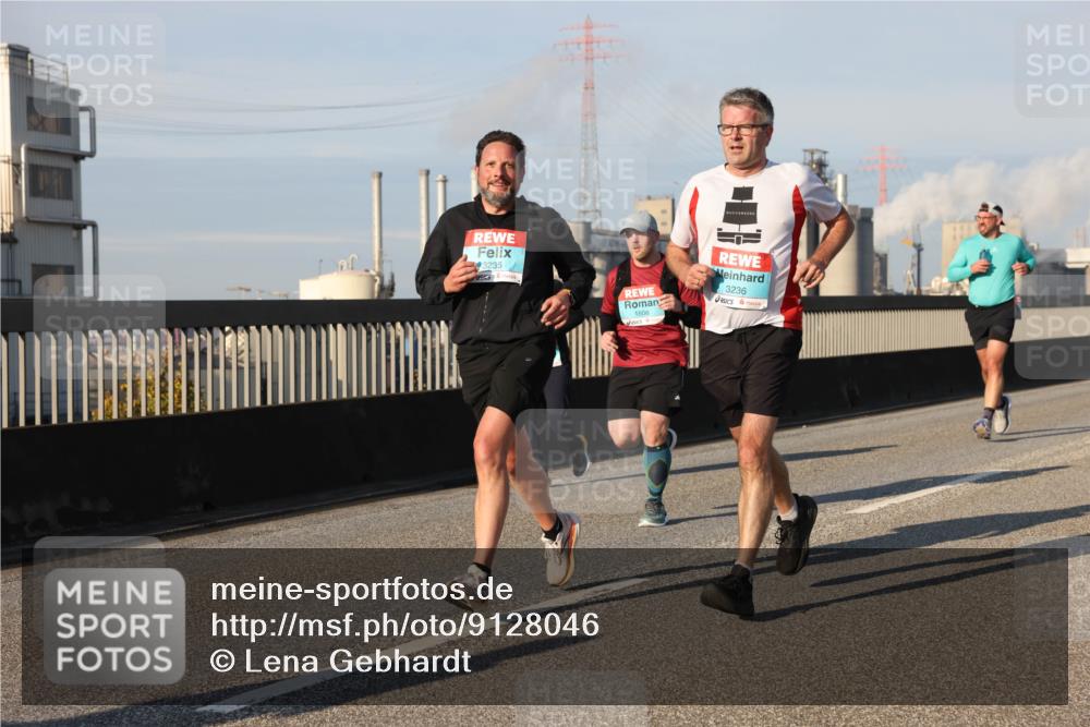 03.10.2025 - Köhlbrandbrückenlauf Lena Gebhardt http://msf.ph/oto/9128046 03.10.2025 09:47:57 Position 2 3235, 1808, 3236 meine-sportfotos.de