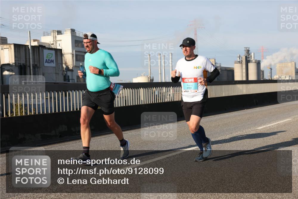 03.10.2025 - Köhlbrandbrückenlauf Lena Gebhardt http://msf.ph/oto/9128099 03.10.2025 09:48:00 Position 2 3791 meine-sportfotos.de