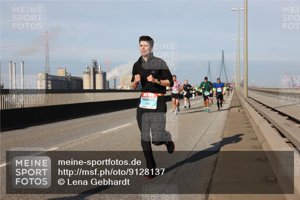 03.10.2025 - Köhlbrandbrückenlauf Lena Gebhardt http://msf.ph/oto/9128137 03.10.2025 09:48:02 Position 2 1767 meine-sportfotos.de