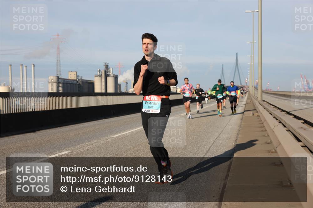 03.10.2025 - Köhlbrandbrückenlauf Lena Gebhardt http://msf.ph/oto/9128143 03.10.2025 09:48:02 Position 2 1767 meine-sportfotos.de
