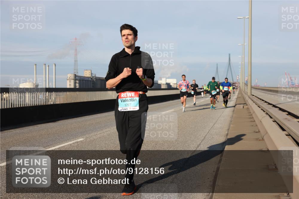 03.10.2025 - Köhlbrandbrückenlauf Lena Gebhardt http://msf.ph/oto/9128156 03.10.2025 09:48:02 Position 2 1767 meine-sportfotos.de
