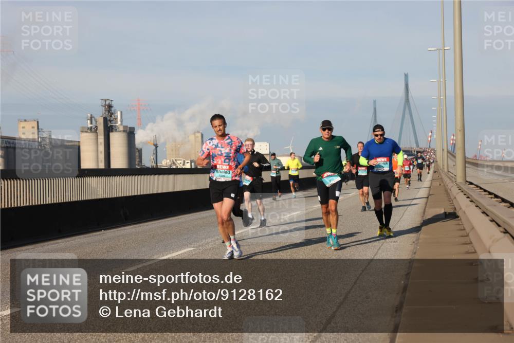 03.10.2025 - Köhlbrandbrückenlauf Lena Gebhardt http://msf.ph/oto/9128162 03.10.2025 09:48:04 Position 2  meine-sportfotos.de
