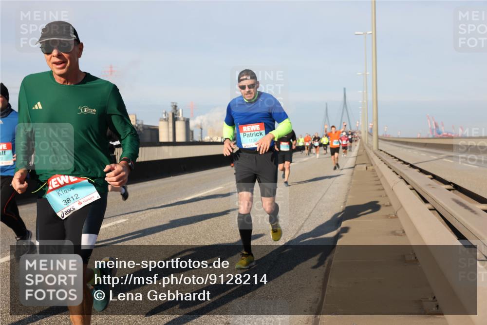 03.10.2025 - Köhlbrandbrückenlauf Lena Gebhardt http://msf.ph/oto/9128214 03.10.2025 09:48:07 Position 2 5, 3812, 1132 meine-sportfotos.de