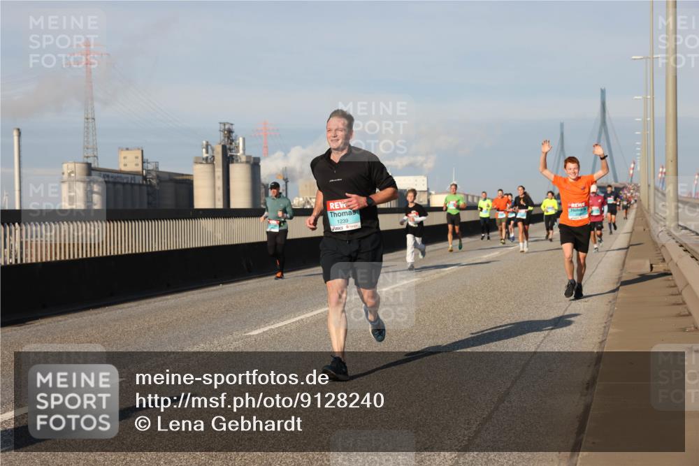 03.10.2025 - Köhlbrandbrückenlauf Lena Gebhardt http://msf.ph/oto/9128240 03.10.2025 09:48:09 Position 2 1239 meine-sportfotos.de
