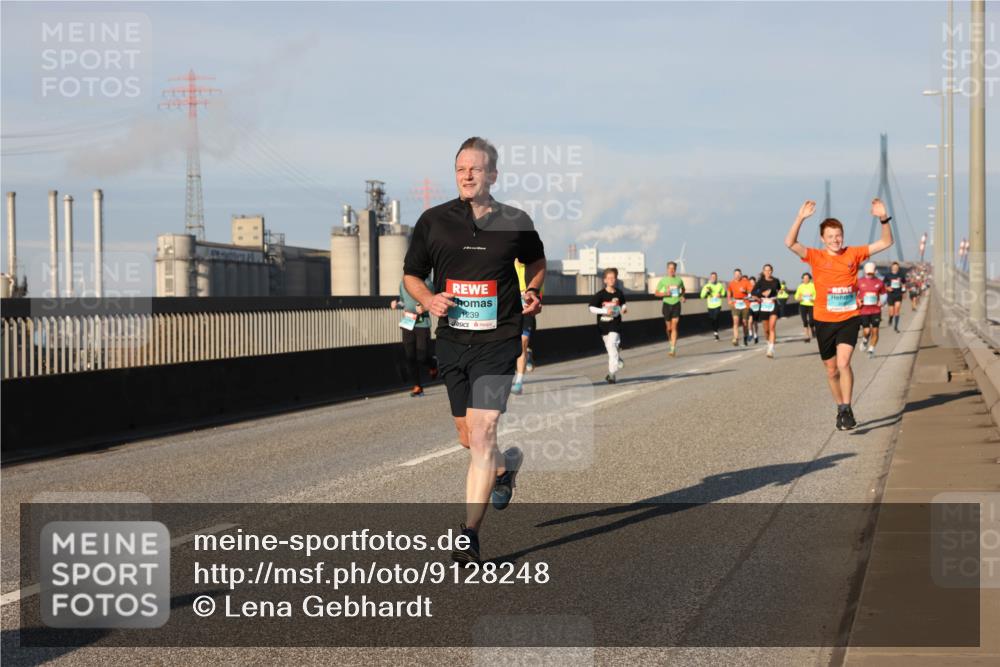 03.10.2025 - Köhlbrandbrückenlauf Lena Gebhardt http://msf.ph/oto/9128248 03.10.2025 09:48:09 Position 2 1239 meine-sportfotos.de