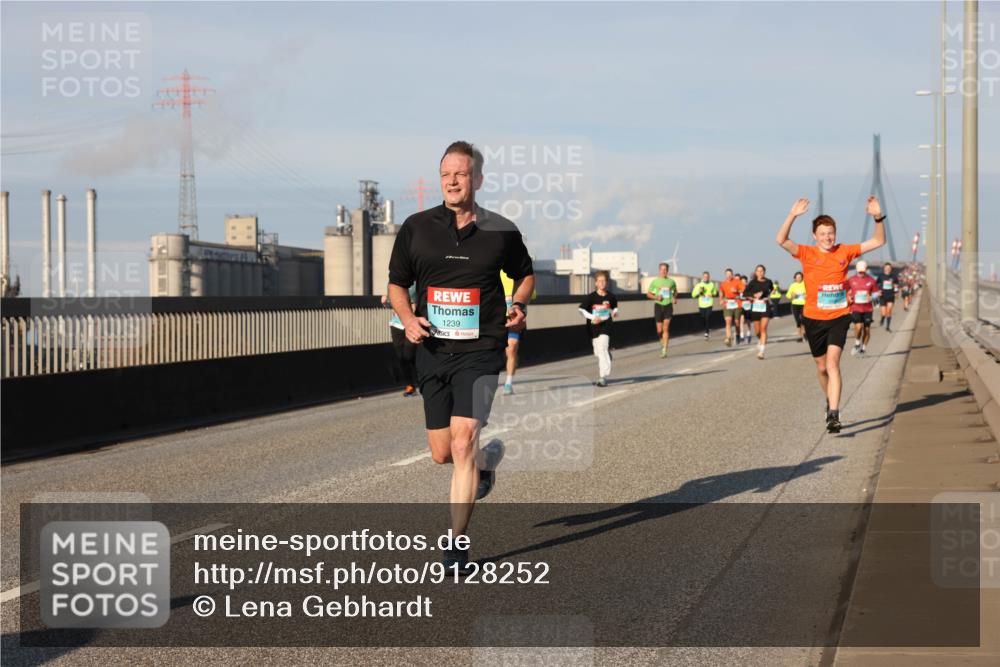 03.10.2025 - Köhlbrandbrückenlauf Lena Gebhardt http://msf.ph/oto/9128252 03.10.2025 09:48:09 Position 2 1239 meine-sportfotos.de