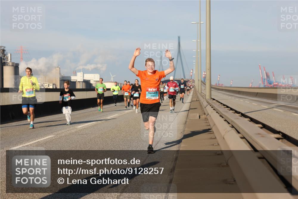03.10.2025 - Köhlbrandbrückenlauf Lena Gebhardt http://msf.ph/oto/9128257 03.10.2025 09:48:10 Position 2 3496 meine-sportfotos.de
