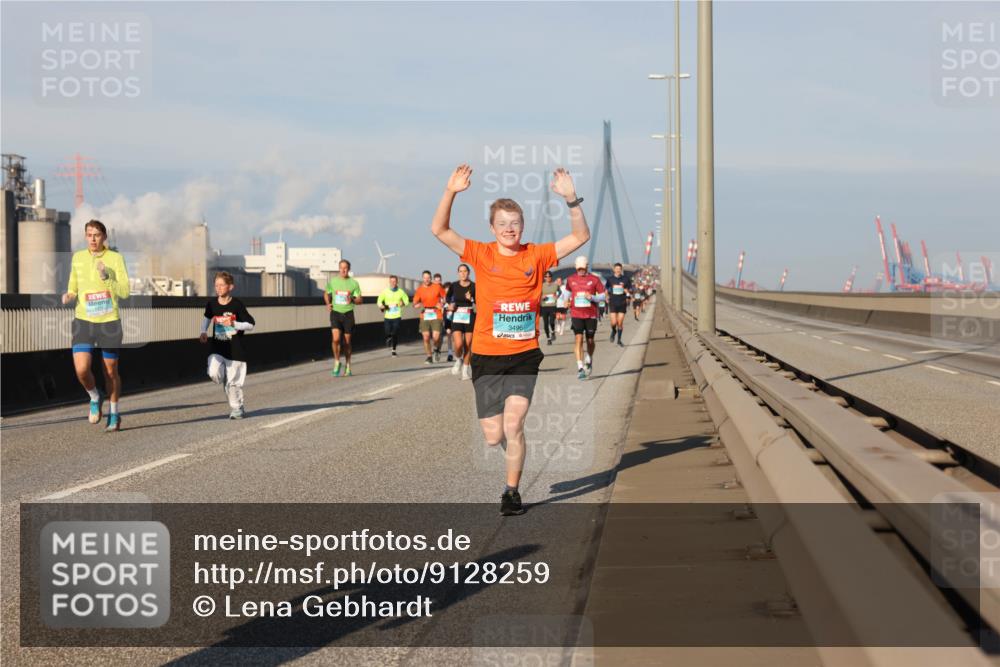 03.10.2025 - Köhlbrandbrückenlauf Lena Gebhardt http://msf.ph/oto/9128259 03.10.2025 09:48:10 Position 2 3496 meine-sportfotos.de