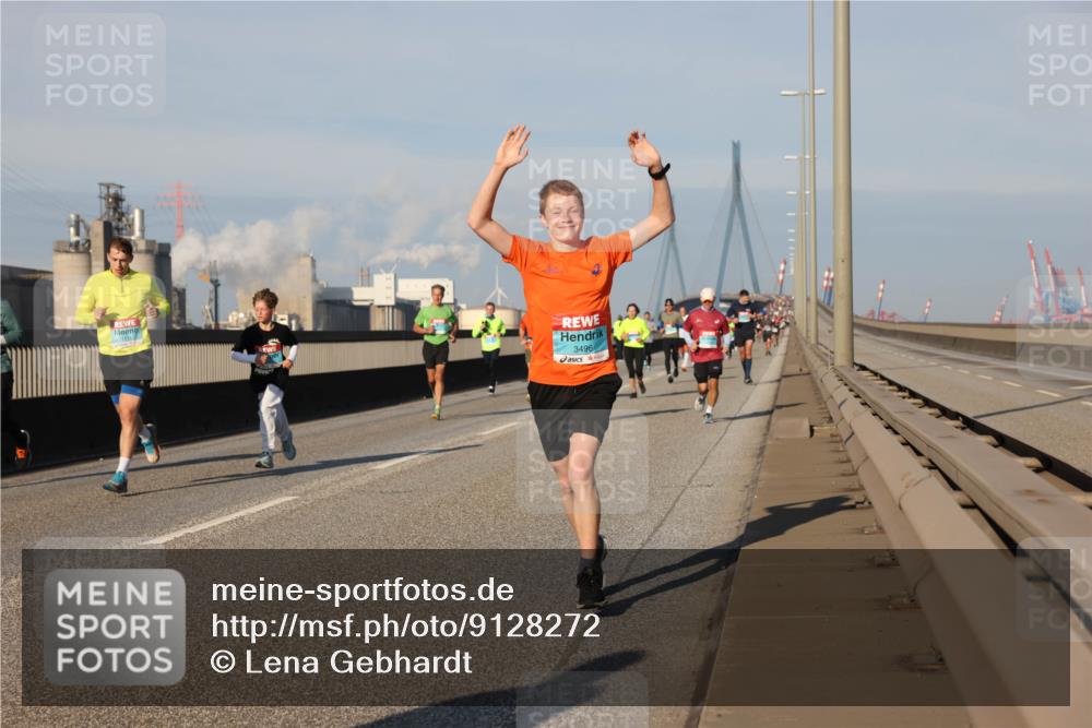 03.10.2025 - Köhlbrandbrückenlauf Lena Gebhardt http://msf.ph/oto/9128272 03.10.2025 09:48:11 Position 2 3496 meine-sportfotos.de