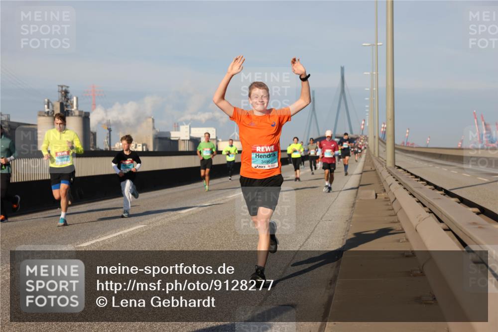 03.10.2025 - Köhlbrandbrückenlauf Lena Gebhardt http://msf.ph/oto/9128277 03.10.2025 09:48:11 Position 2 3496 meine-sportfotos.de
