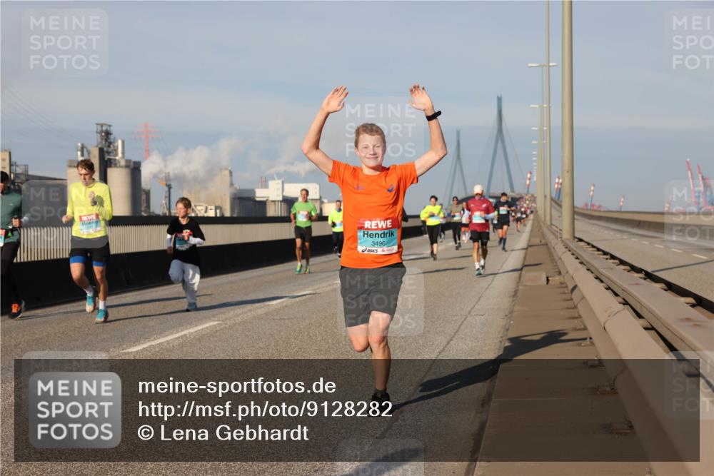 03.10.2025 - Köhlbrandbrückenlauf Lena Gebhardt http://msf.ph/oto/9128282 03.10.2025 09:48:11 Position 2 3496 meine-sportfotos.de