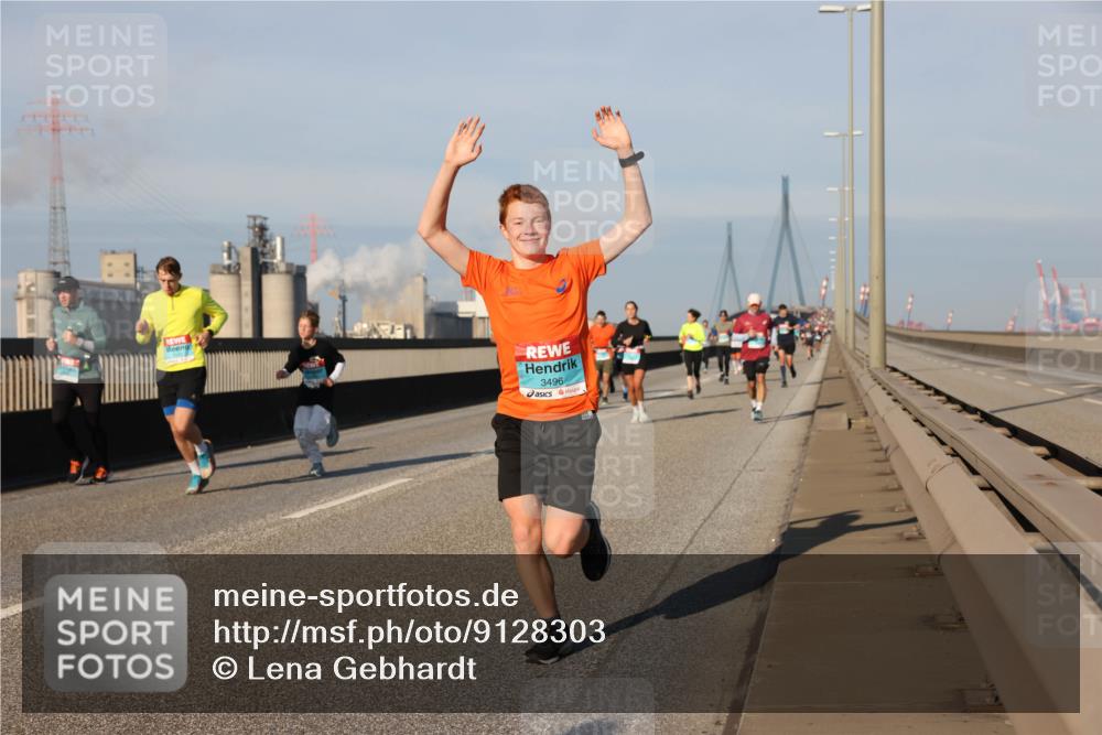 03.10.2025 - Köhlbrandbrückenlauf Lena Gebhardt http://msf.ph/oto/9128303 03.10.2025 09:48:11 Position 2 3496 meine-sportfotos.de